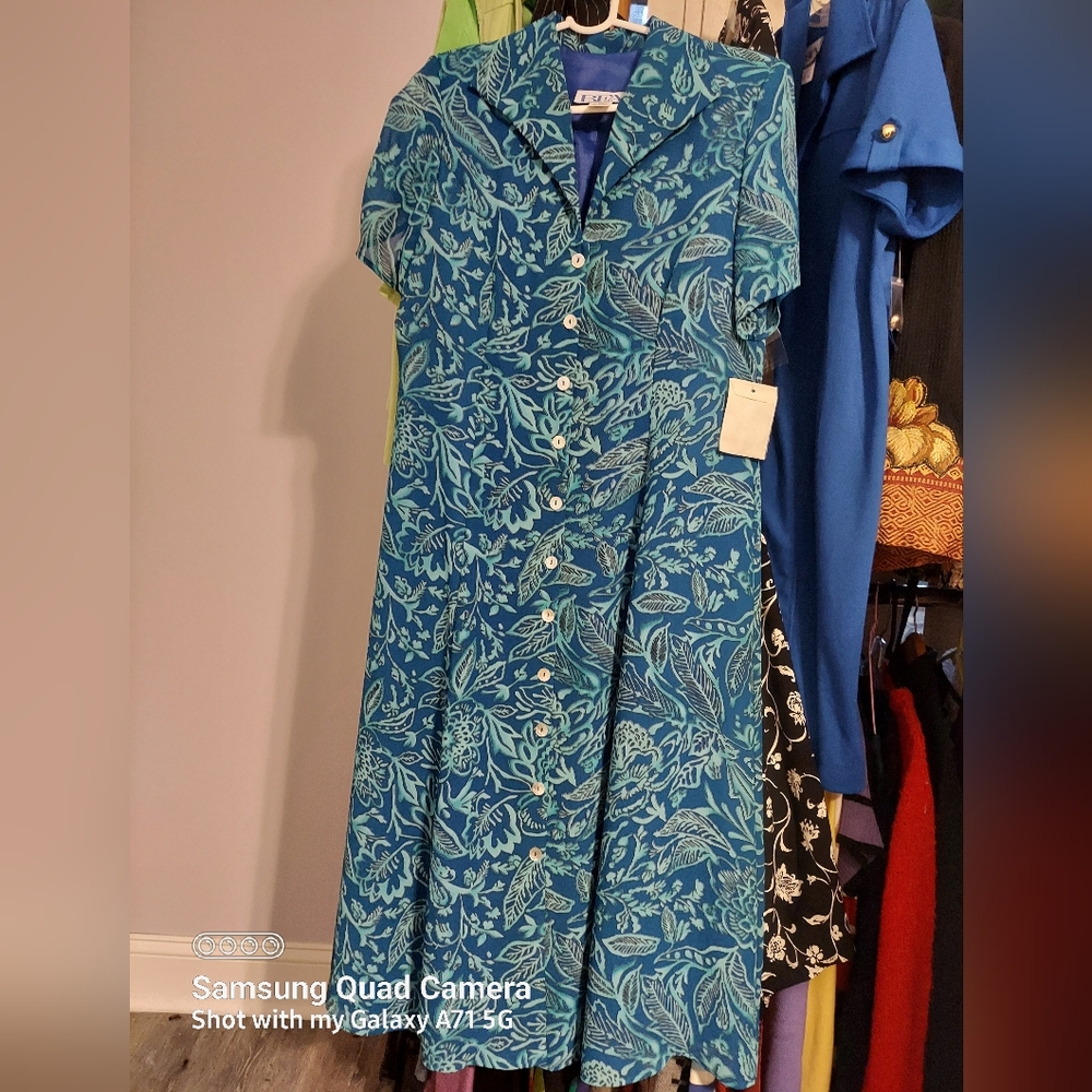 NWOT BFA Classics 12P blue floral dress